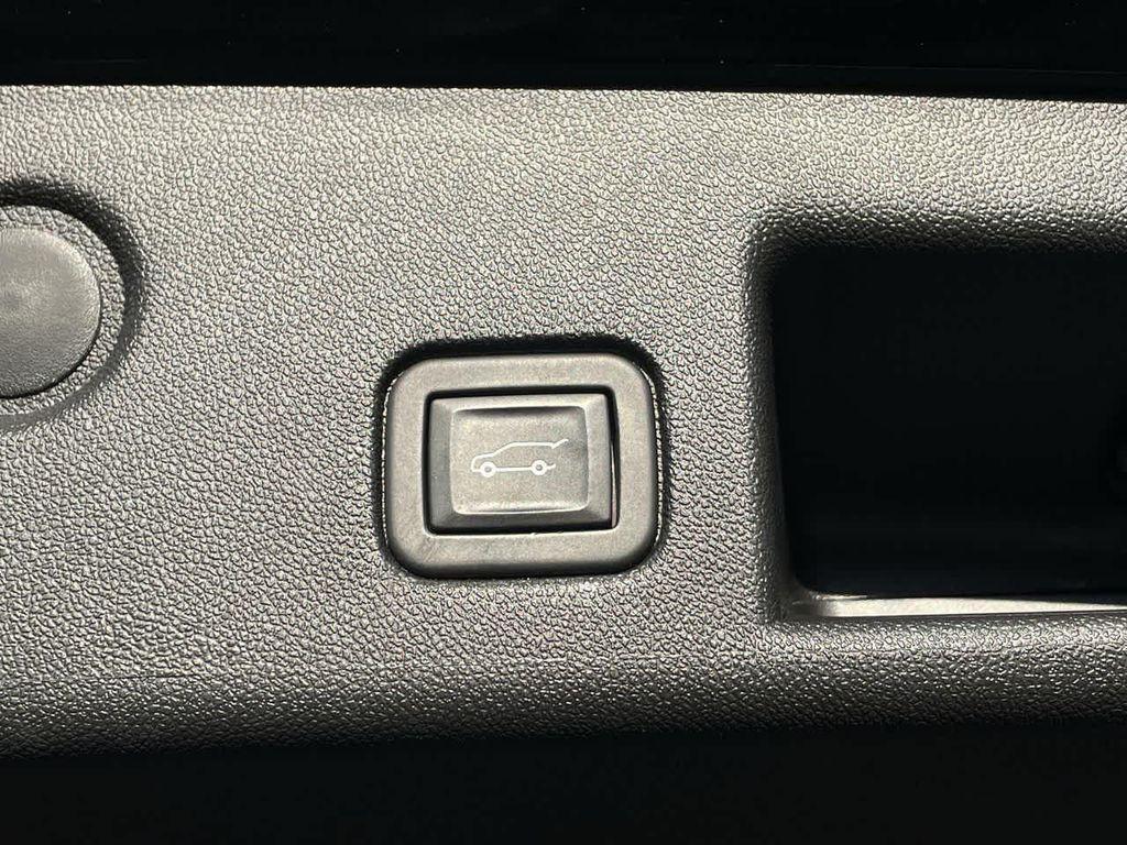 used 2021 Chevrolet Equinox car, priced at $18,250