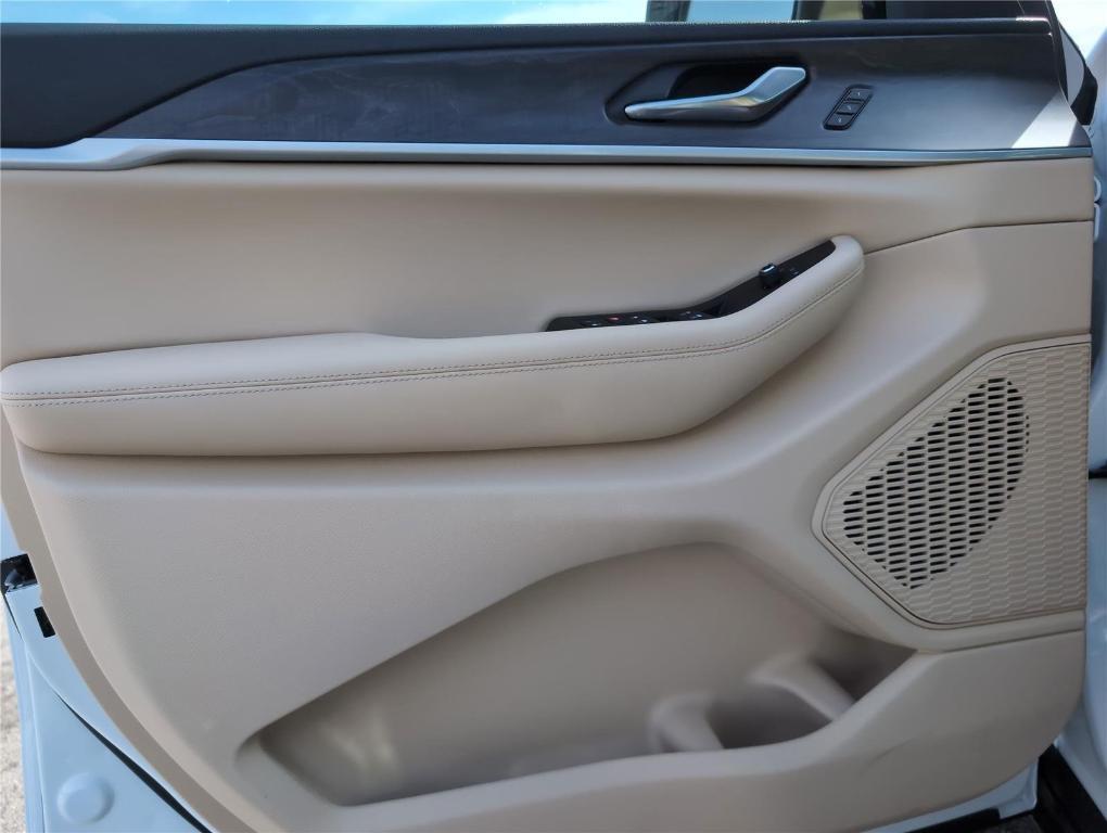 new 2025 Jeep Grand Cherokee car, priced at $45,661