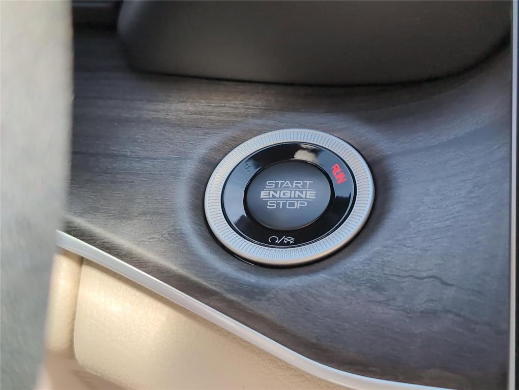 new 2025 Jeep Grand Cherokee car, priced at $44,361