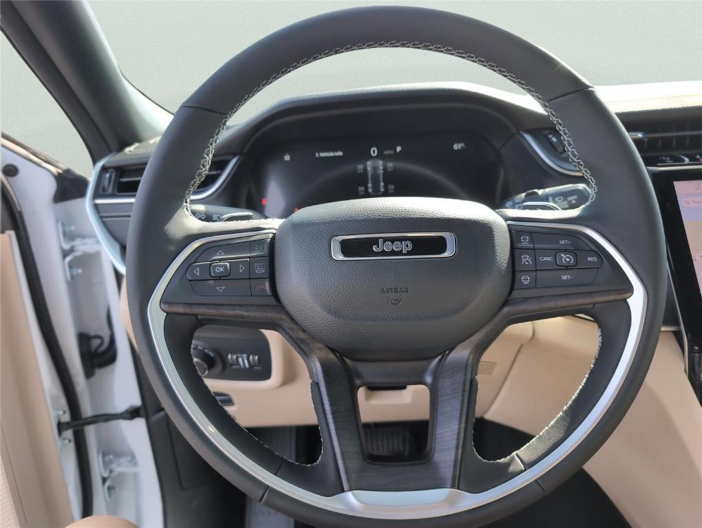 new 2025 Jeep Grand Cherokee car, priced at $45,661