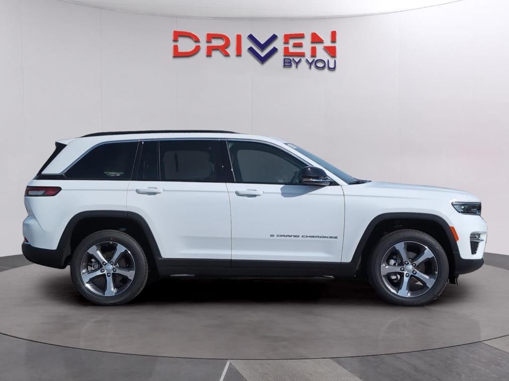 new 2025 Jeep Grand Cherokee car, priced at $44,361