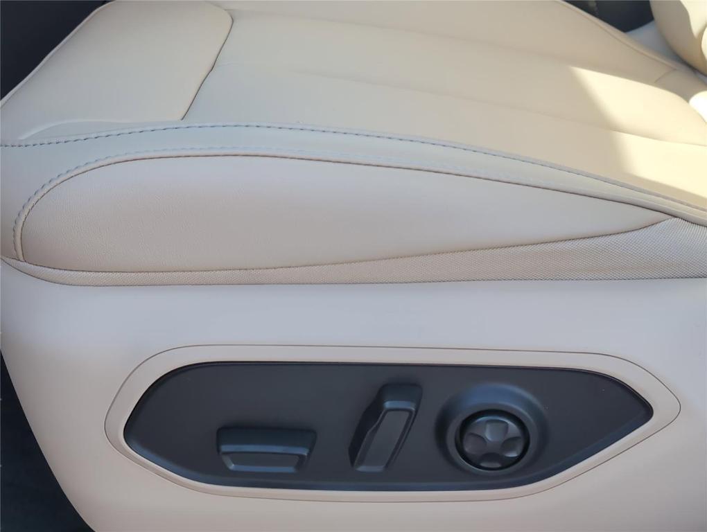 new 2025 Jeep Grand Cherokee car, priced at $45,661