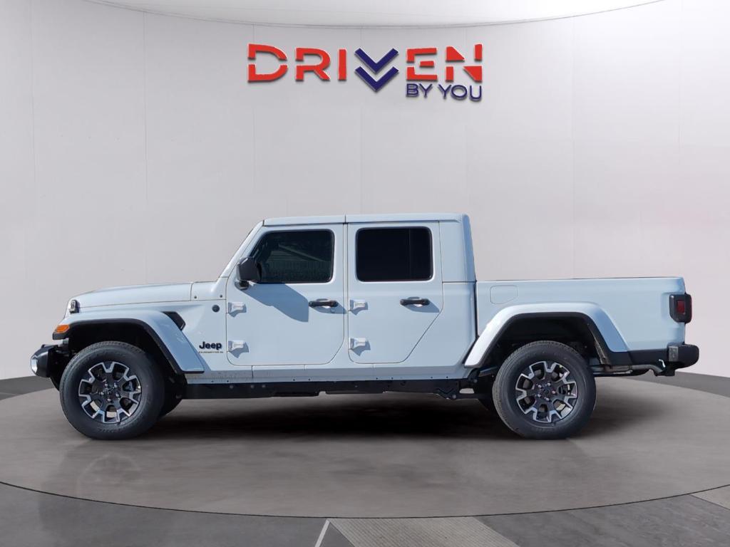 new 2026 Jeep Gladiator car, priced at $47,685