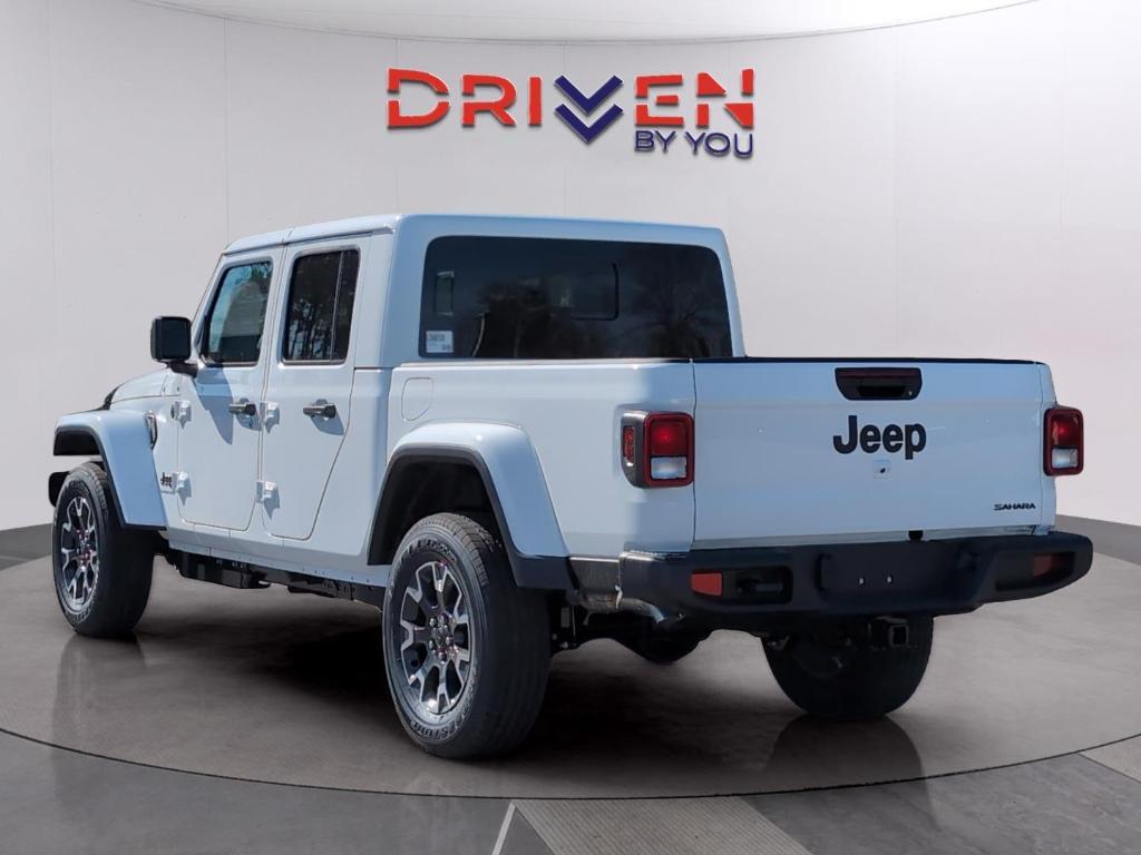 new 2026 Jeep Gladiator car, priced at $45,185