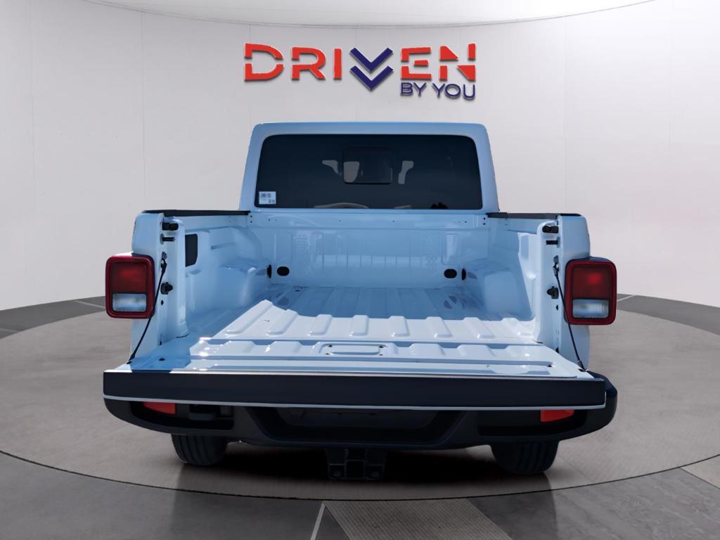 new 2026 Jeep Gladiator car, priced at $47,685