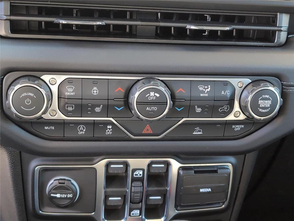 new 2026 Jeep Gladiator car, priced at $45,185