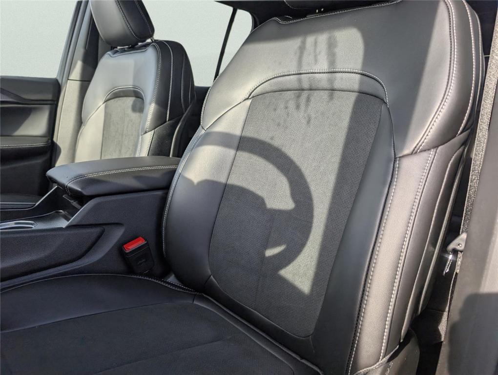 new 2025 Jeep Grand Cherokee car, priced at $41,102