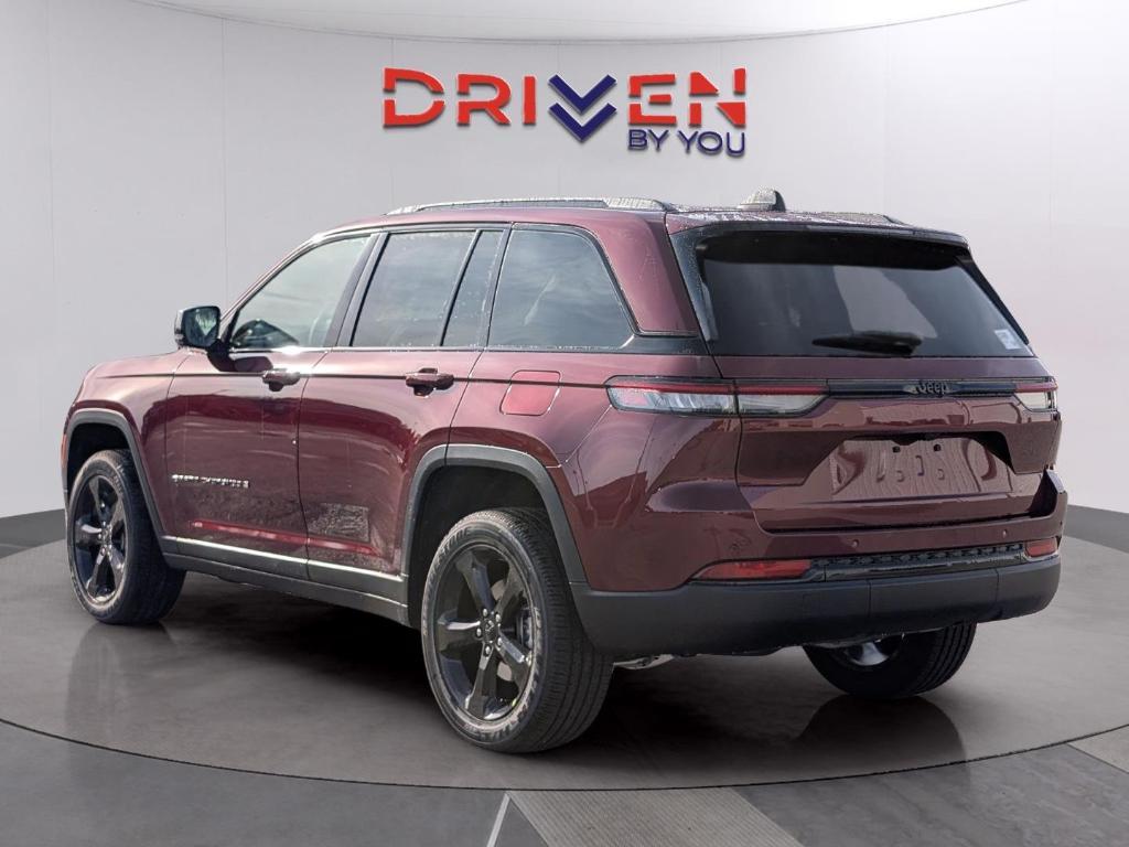 new 2025 Jeep Grand Cherokee car, priced at $41,102