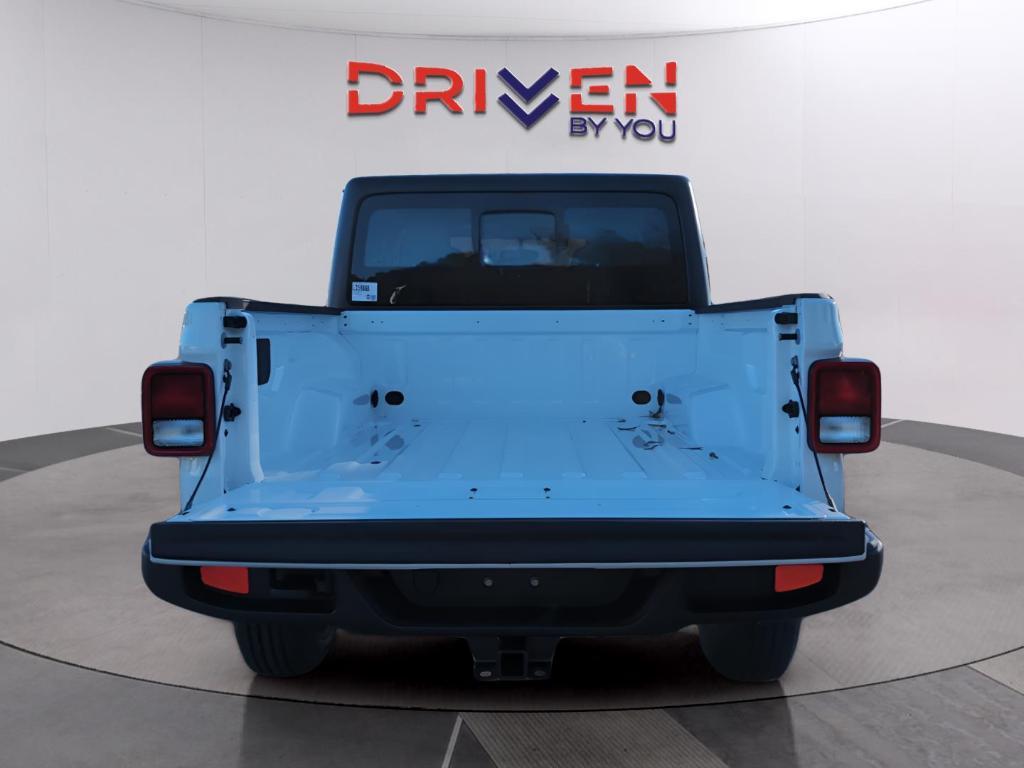 new 2026 Jeep Gladiator car, priced at $41,317