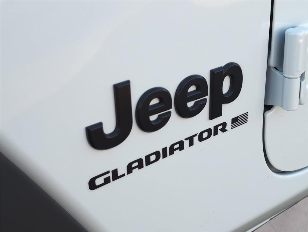 new 2026 Jeep Gladiator car, priced at $41,317