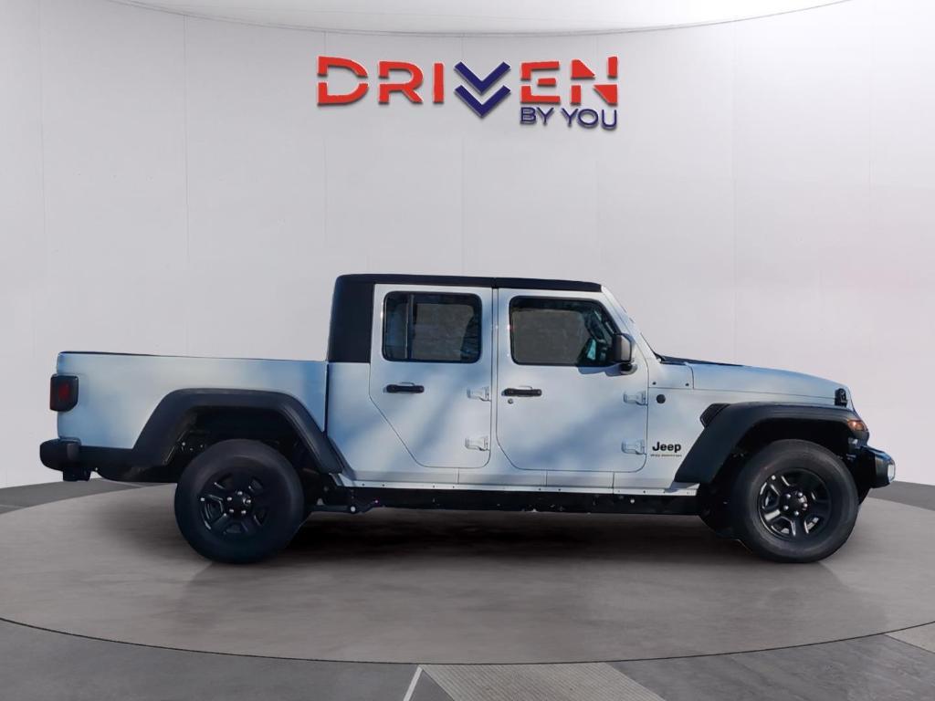 new 2026 Jeep Gladiator car, priced at $36,092
