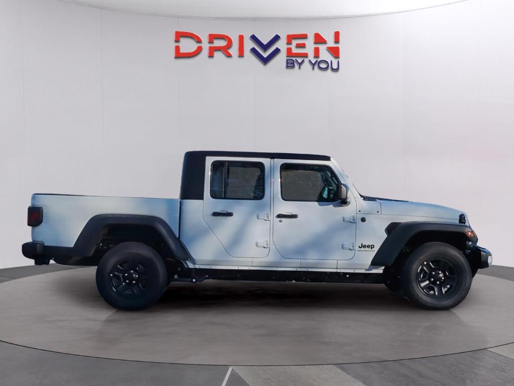 new 2026 Jeep Gladiator car, priced at $41,317