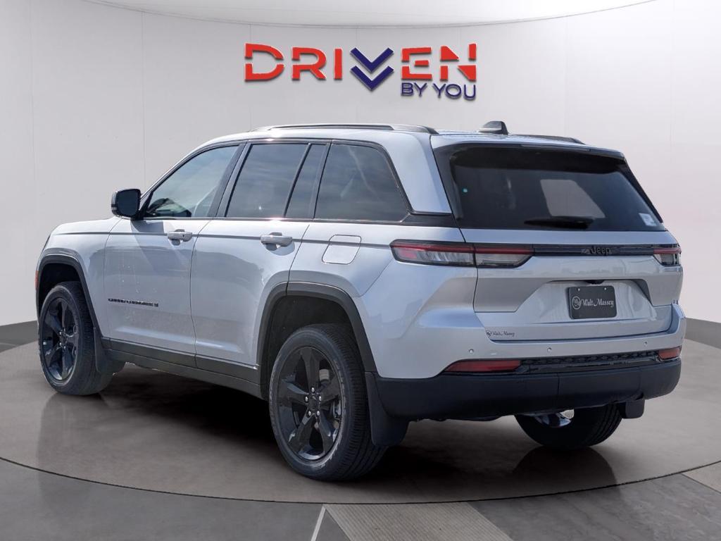 new 2025 Jeep Grand Cherokee car, priced at $40,172