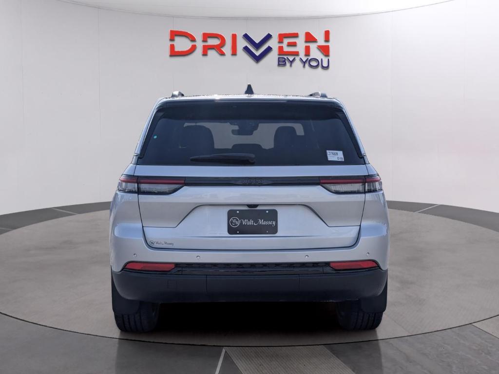 new 2025 Jeep Grand Cherokee car, priced at $40,172