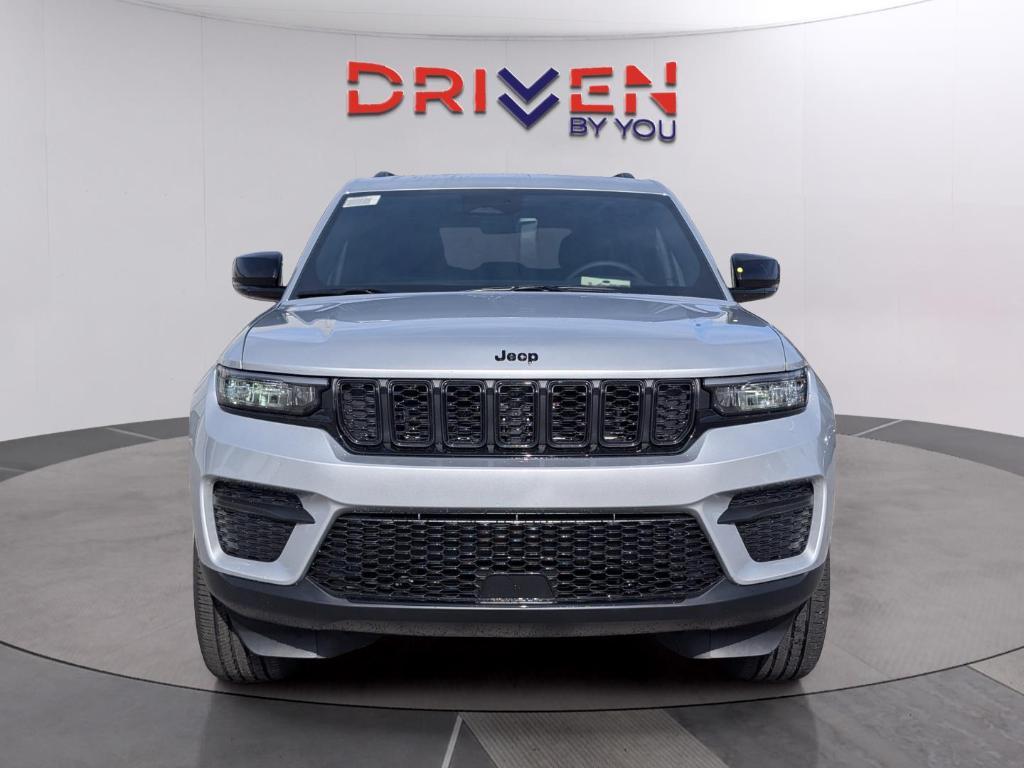new 2025 Jeep Grand Cherokee car, priced at $40,172