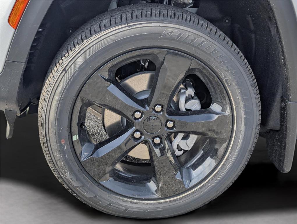 new 2025 Jeep Grand Cherokee car, priced at $40,172