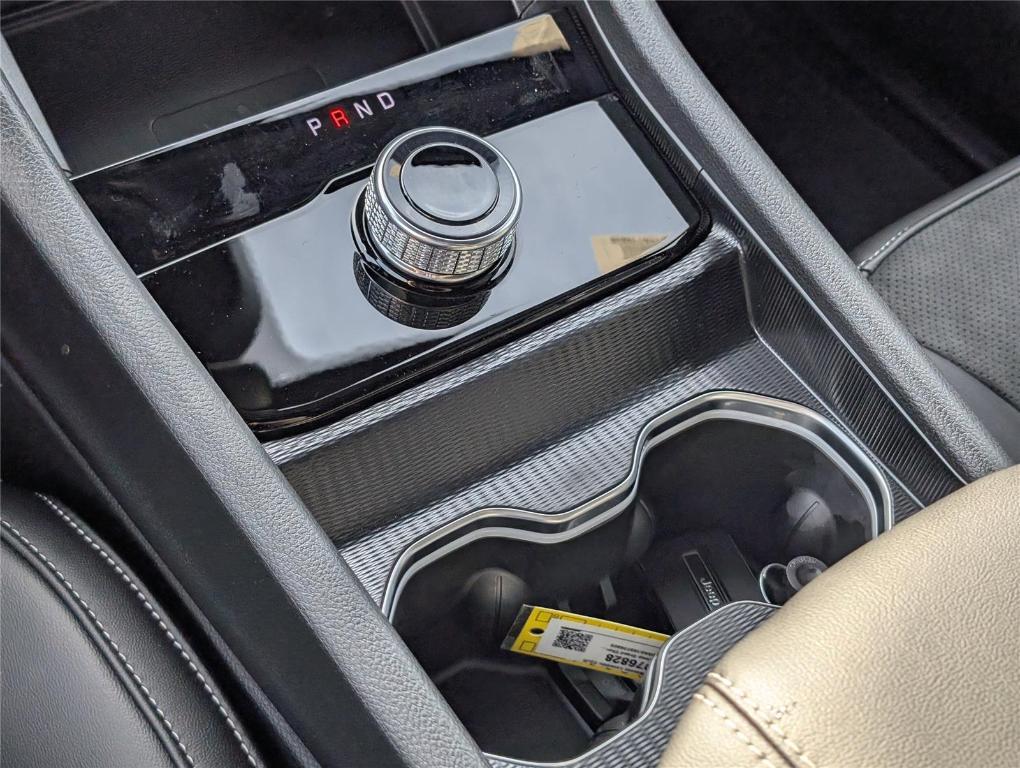 new 2025 Jeep Grand Cherokee car, priced at $40,172