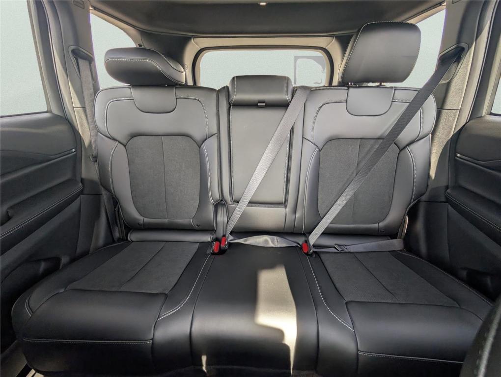 new 2025 Jeep Grand Cherokee car, priced at $41,472