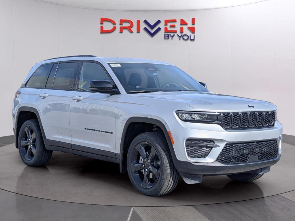 new 2025 Jeep Grand Cherokee car, priced at $40,172