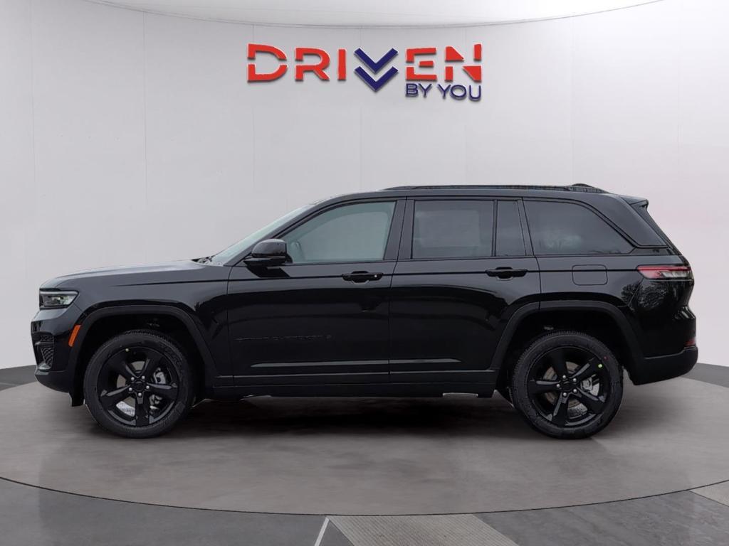 new 2025 Jeep Grand Cherokee car, priced at $41,102