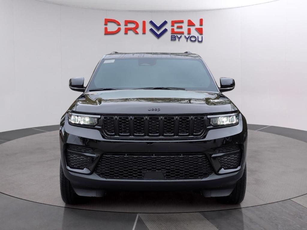 new 2025 Jeep Grand Cherokee car, priced at $41,102