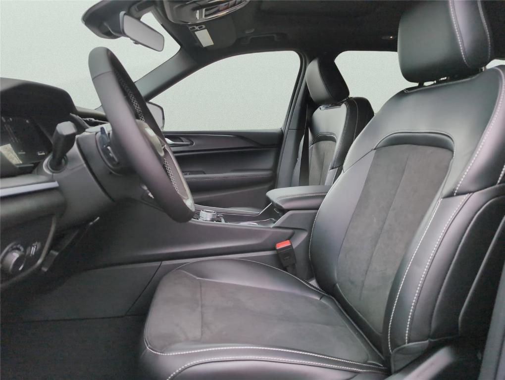 new 2025 Jeep Grand Cherokee car, priced at $41,102