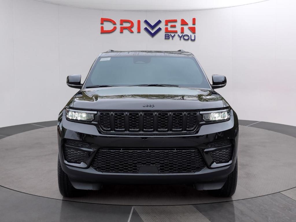 new 2025 Jeep Grand Cherokee car, priced at $41,102