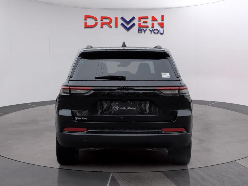 new 2025 Jeep Grand Cherokee car, priced at $41,102