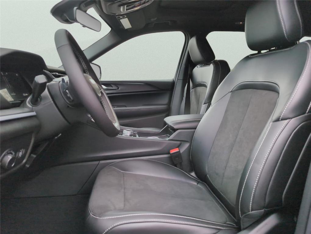 new 2025 Jeep Grand Cherokee car, priced at $41,102