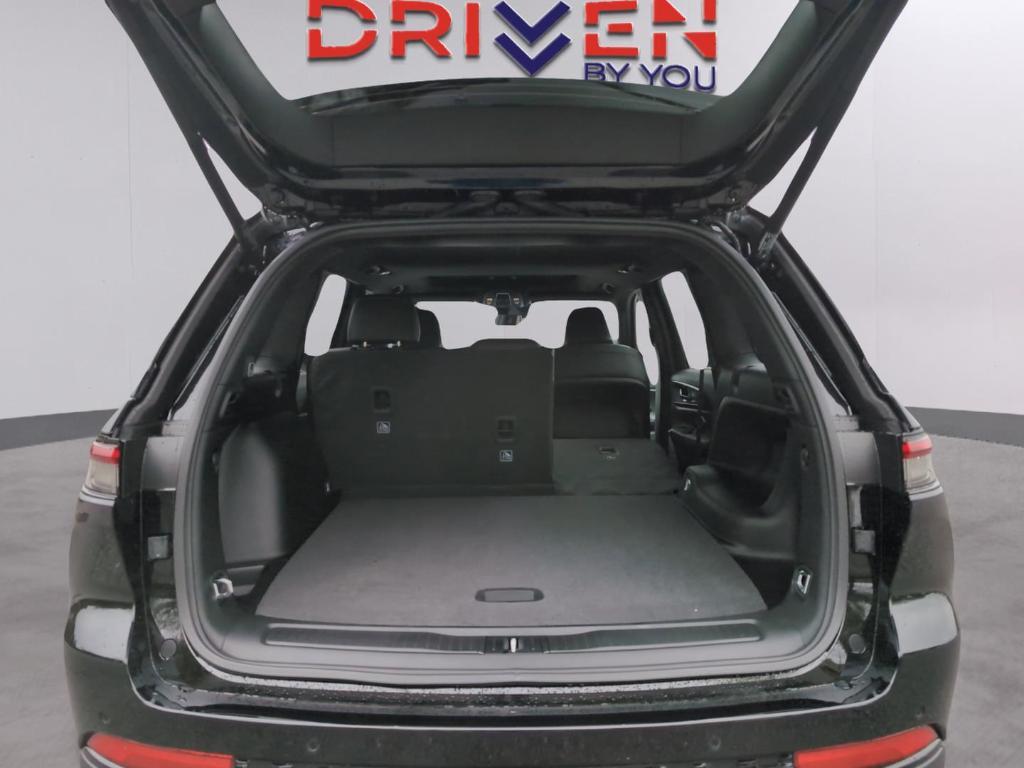 new 2025 Jeep Grand Cherokee car, priced at $41,102