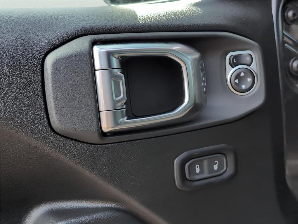 new 2025 Jeep Gladiator car, priced at $39,326