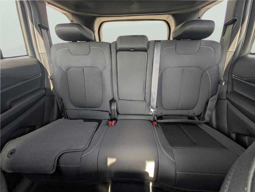 new 2025 Jeep Grand Cherokee car, priced at $37,527