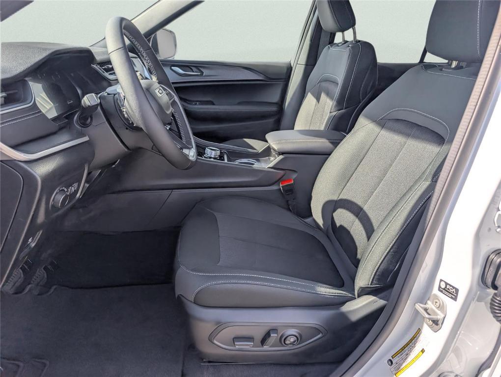 new 2025 Jeep Grand Cherokee car, priced at $37,527