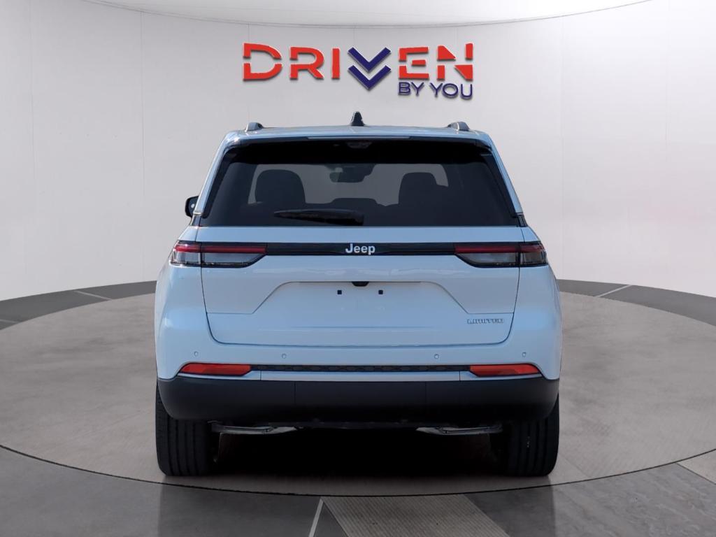 new 2026 Jeep Grand Cherokee car, priced at $48,756