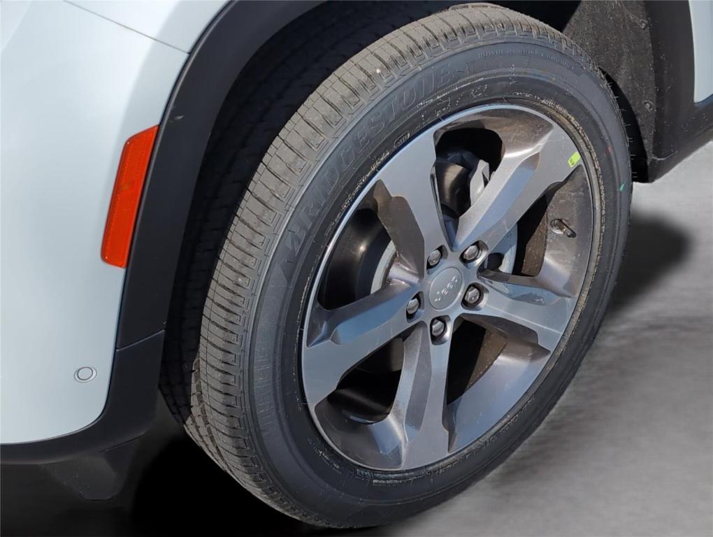 new 2026 Jeep Grand Cherokee car, priced at $47,756