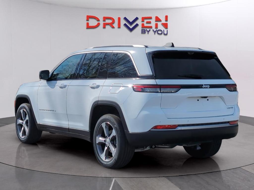 new 2026 Jeep Grand Cherokee car, priced at $48,756