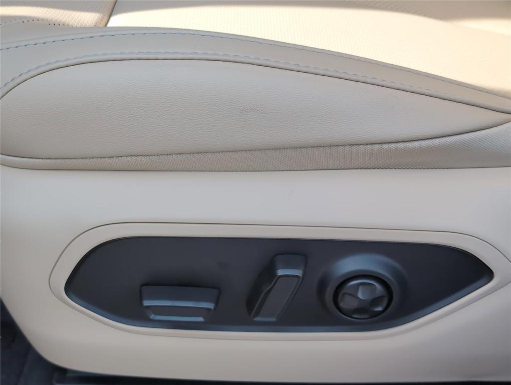 new 2026 Jeep Grand Cherokee car, priced at $48,756