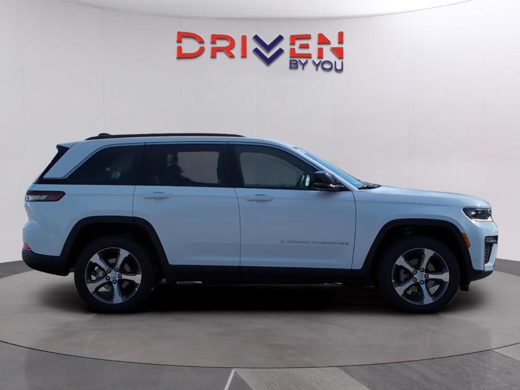 new 2026 Jeep Grand Cherokee car, priced at $48,756