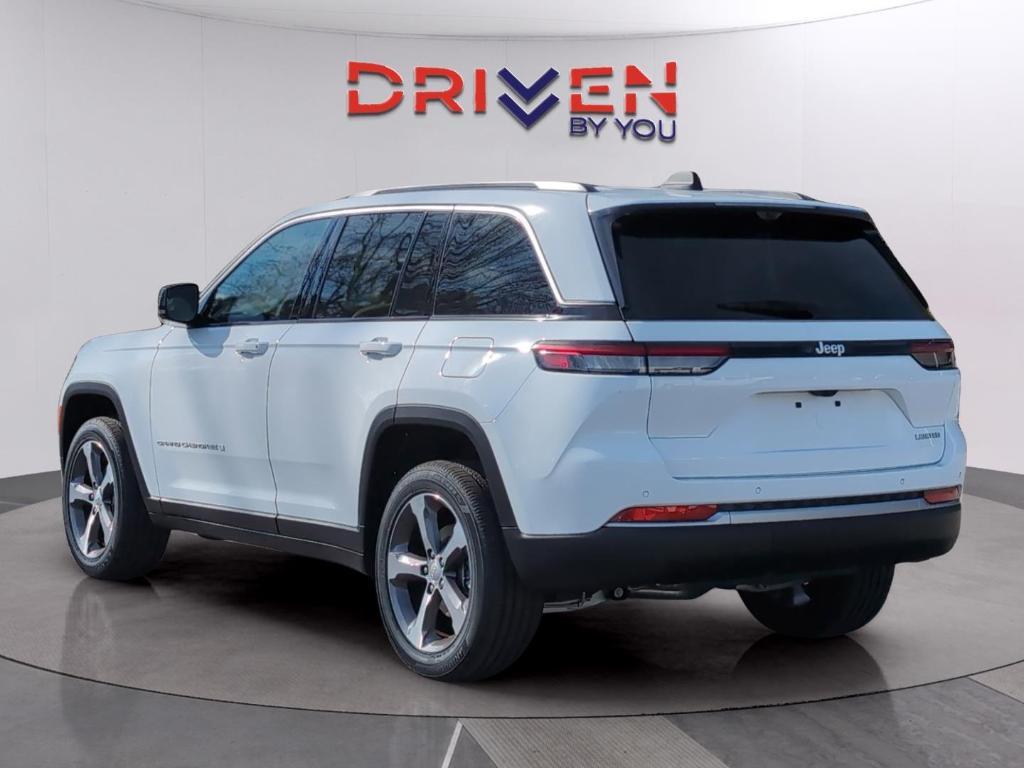 new 2026 Jeep Grand Cherokee car, priced at $47,756
