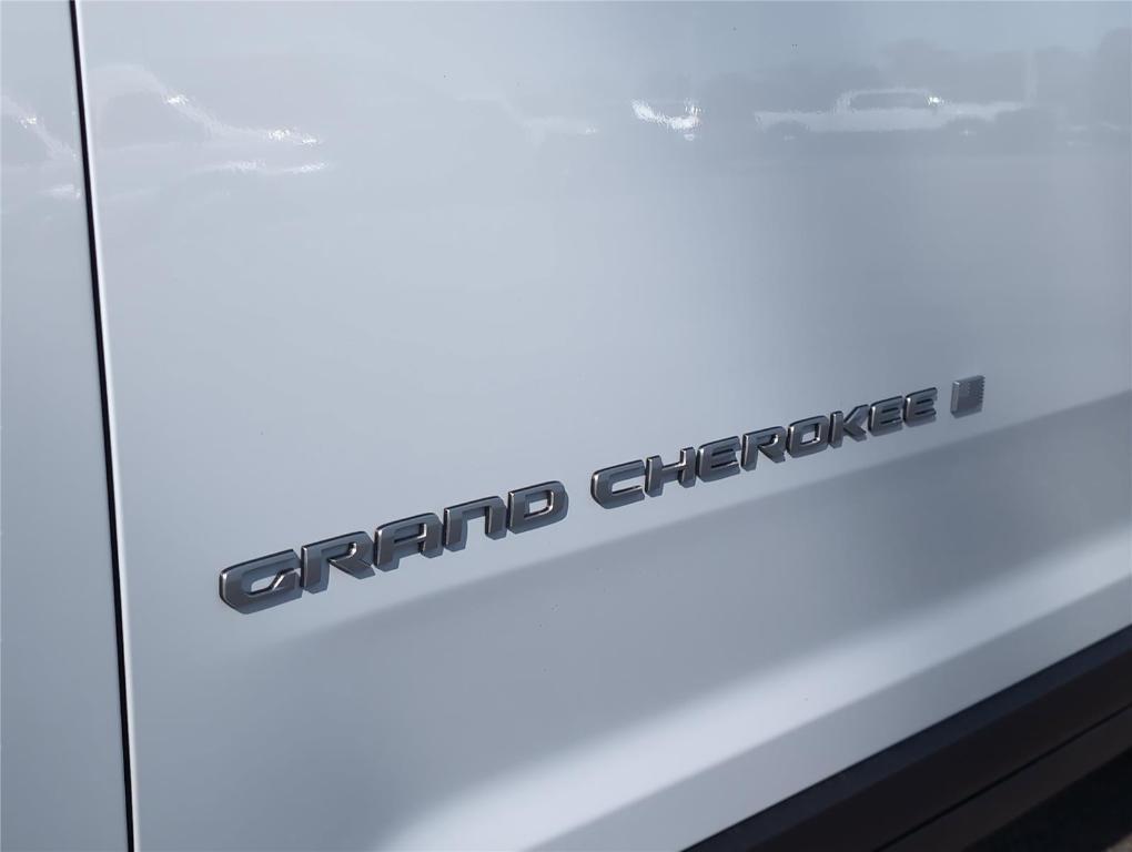 new 2026 Jeep Grand Cherokee car, priced at $48,756