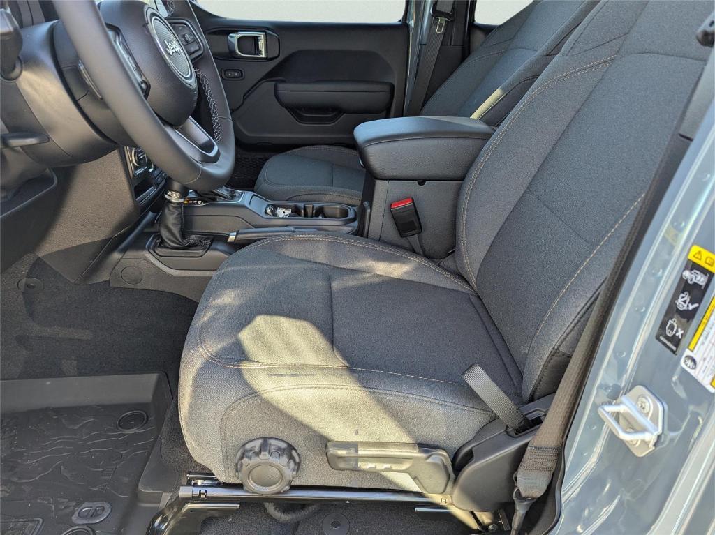 new 2026 Jeep Wrangler car, priced at $47,185