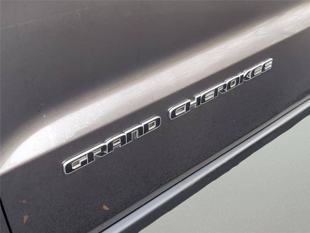 used 2021 Jeep Grand Cherokee car, priced at $20,899