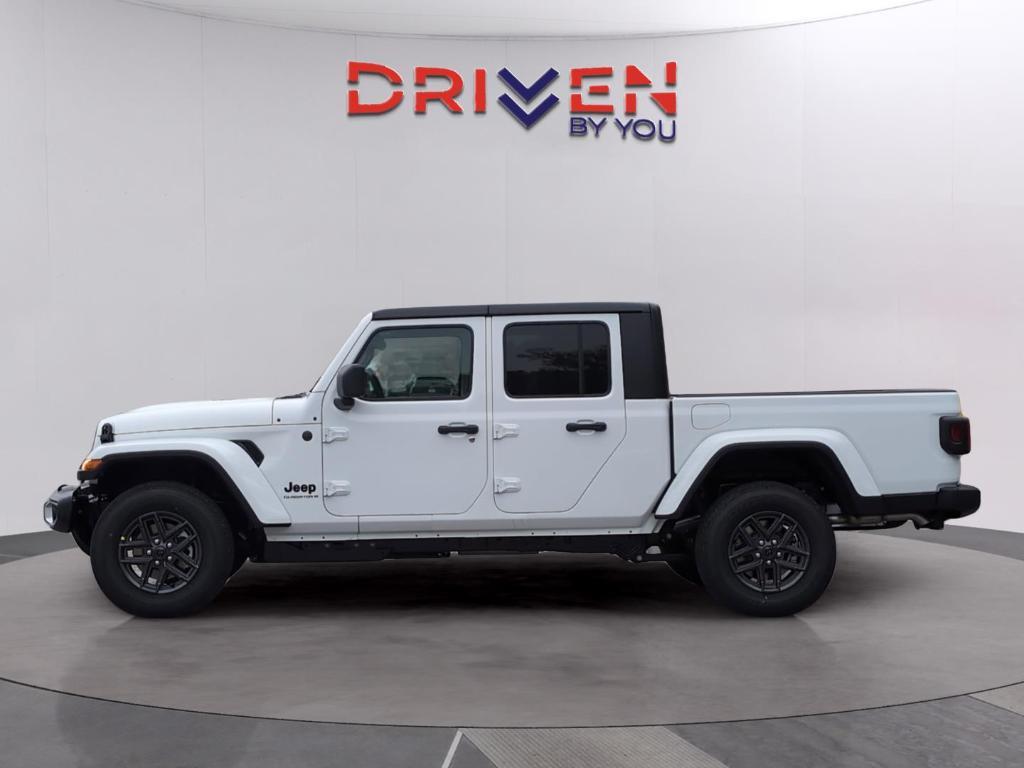new 2026 Jeep Gladiator car, priced at $45,159