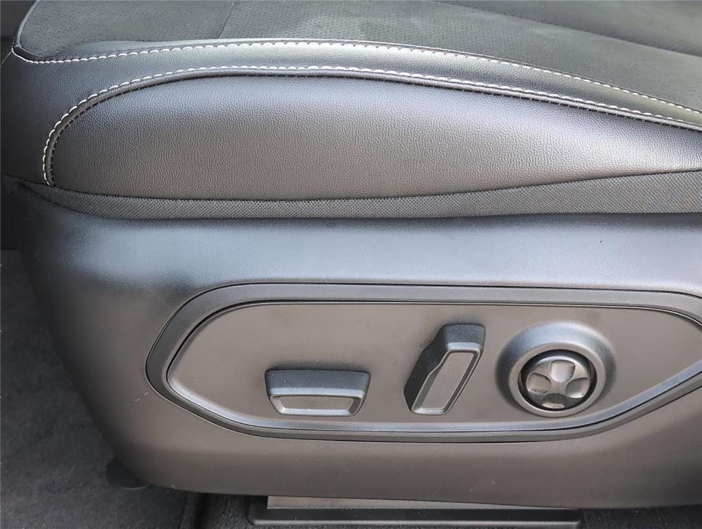 new 2025 Jeep Grand Cherokee car, priced at $37,084