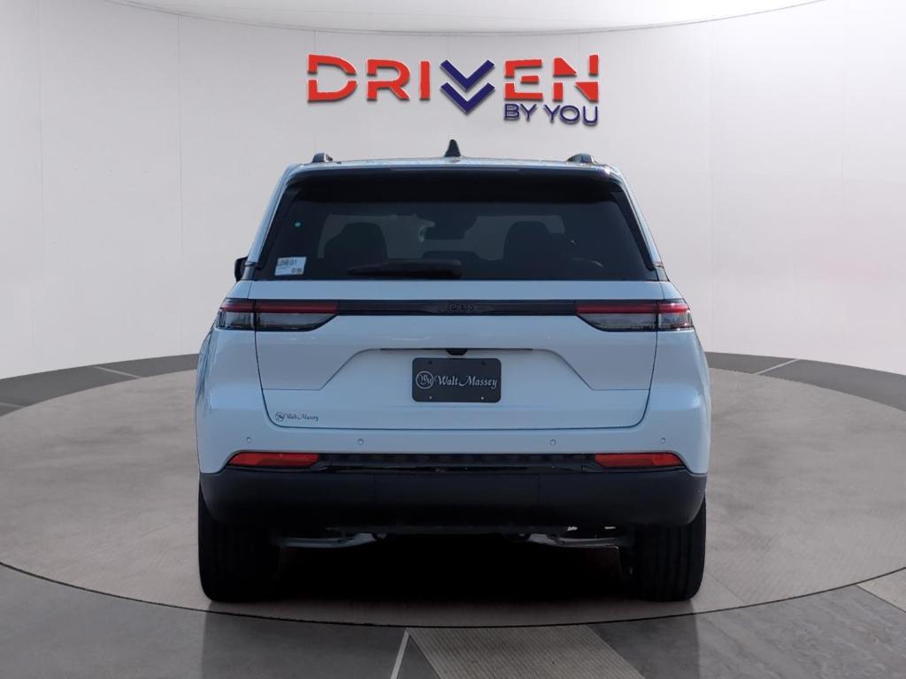 new 2025 Jeep Grand Cherokee car, priced at $37,084