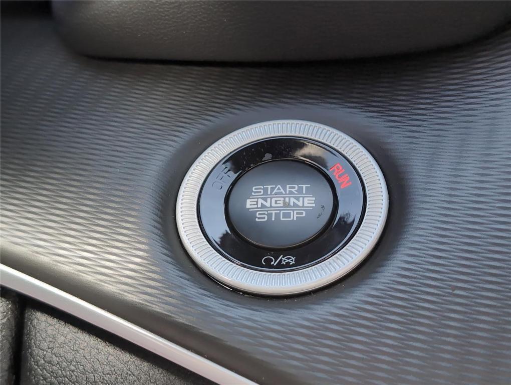 new 2025 Jeep Grand Cherokee car, priced at $37,284