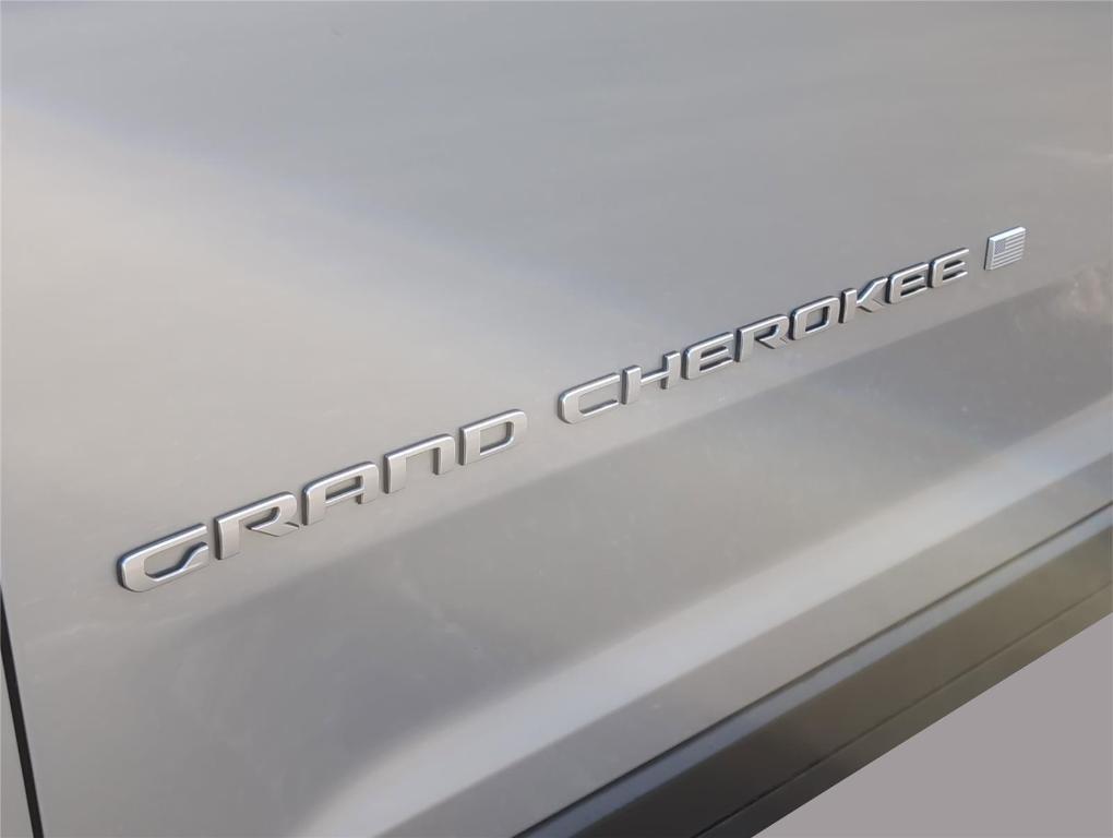 new 2025 Jeep Grand Cherokee car, priced at $36,985
