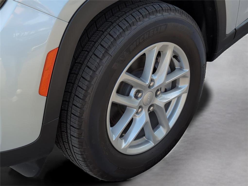 new 2025 Jeep Grand Cherokee car, priced at $36,985