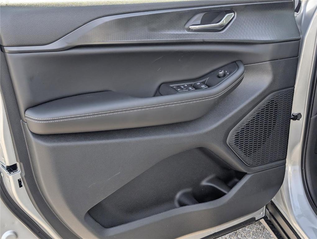 new 2025 Jeep Grand Cherokee L car, priced at $42,452