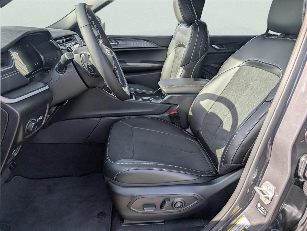 new 2025 Jeep Grand Cherokee L car, priced at $40,452